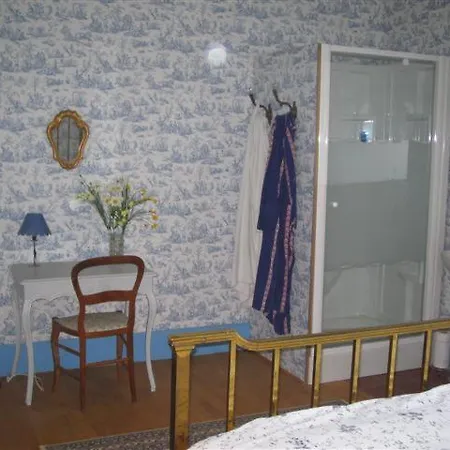 Domaine De Lalande לינה וארוחת בוקר 3*