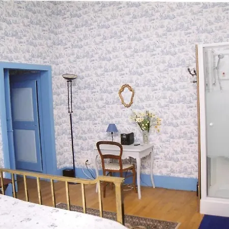 לינה וארוחת בוקר Domaine De Lalande 3*