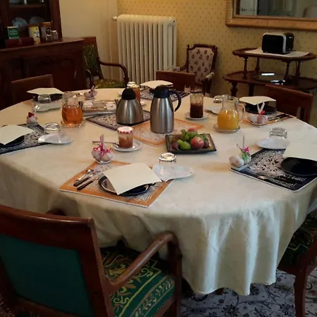 Domaine De Lalande לינה וארוחת בוקר 3*